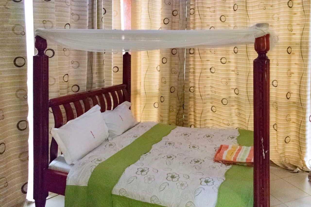 Relief Motel Fort Portal Ngoại thất bức ảnh